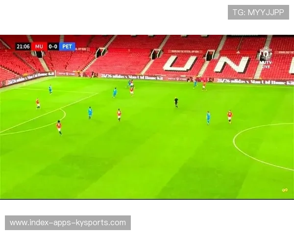 曼联15岁小将破门，老特拉福德迎来新星崭露头角